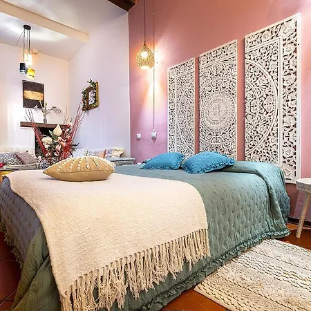 White & Gold Gæstehus 4*