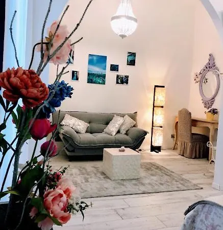 White & Gold Gæstehus