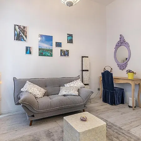 White & Gold Gæstehus